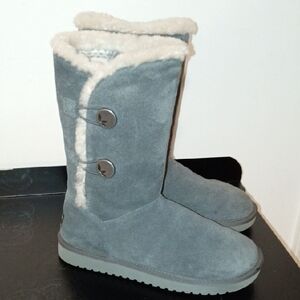 Koolaburra Gray Winter Boots with Cream Trim